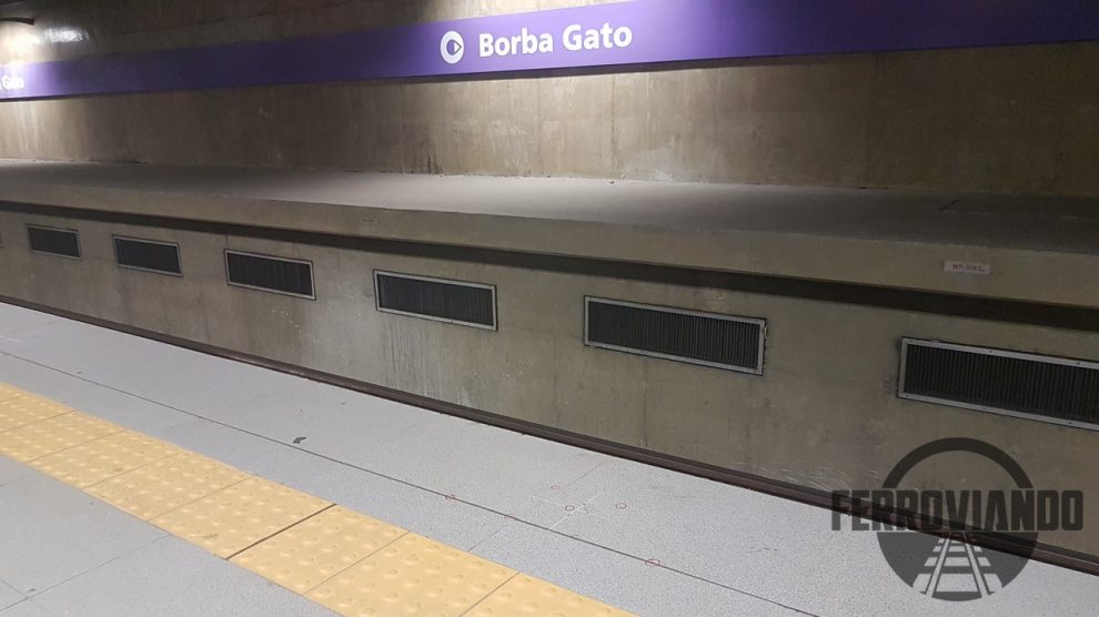 Marcação das portas de plataforma da Estação Borba Gato da Linha 5 Lilás